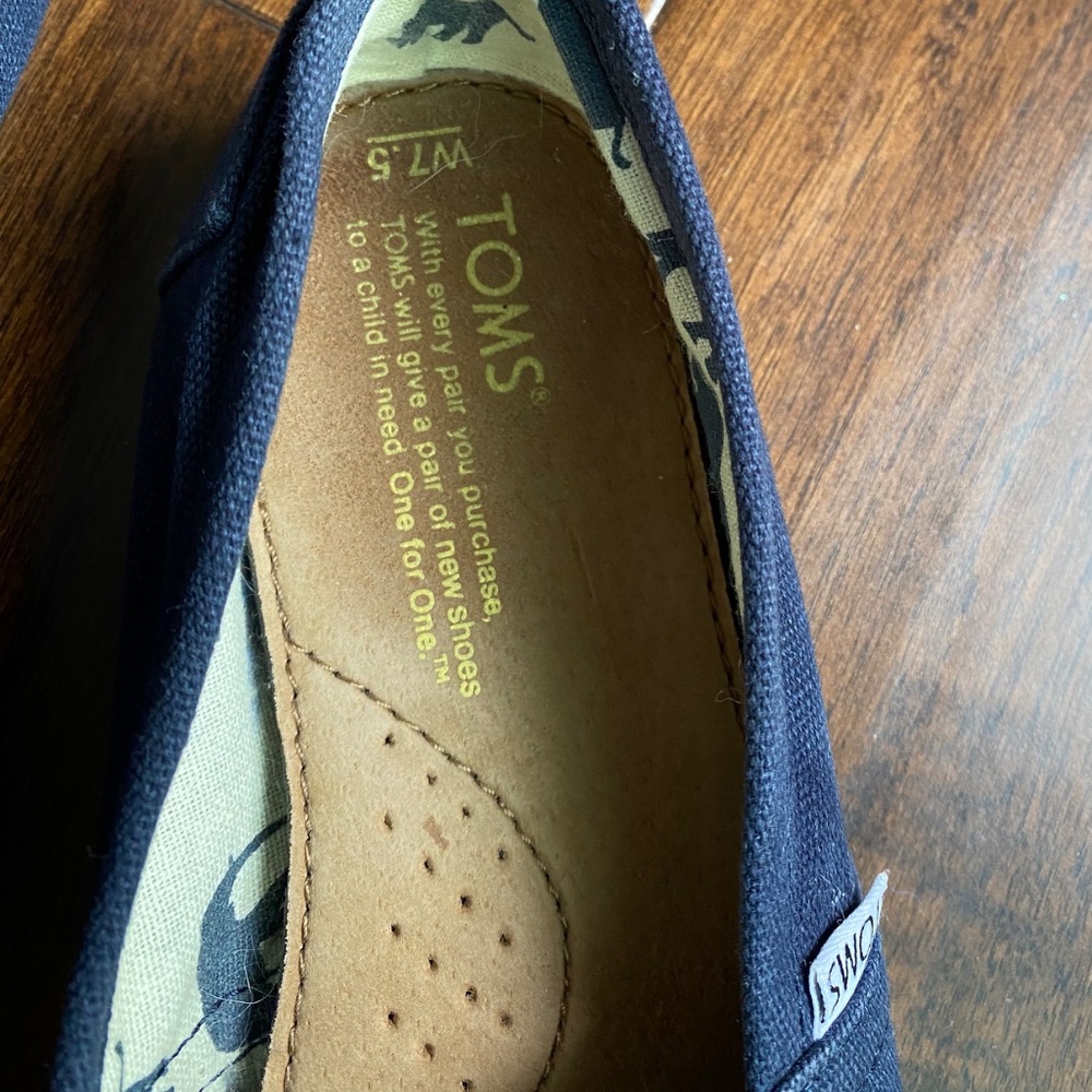 Toms Classic Canvas Slip-On Navy Size 7.5 - Picture 8 of 9